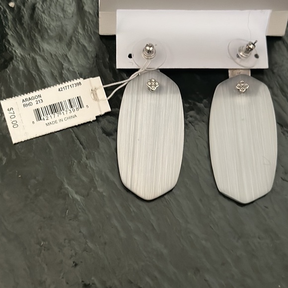 Kendra Scott Matching Inez Pendant Necklace & Aragon Drop Earrings Silver Set - Picture 4 of 10